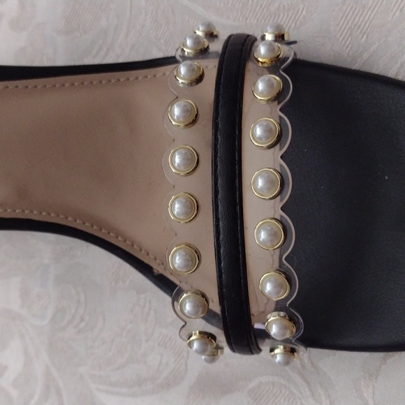 ☀️Cato Comfort Black Heels with Gold and Pearl Accents - Picture 3 of 3